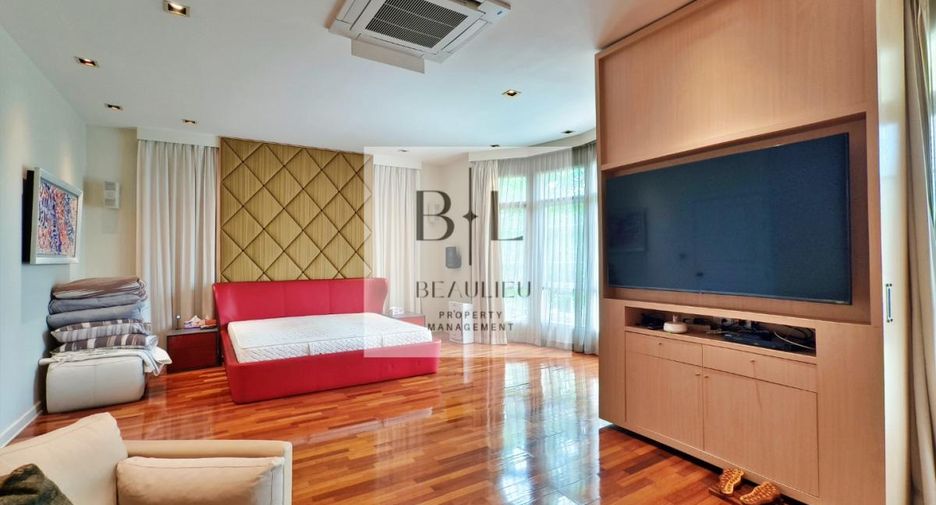 For sale 4 bedrooms house in Bang Kapi, Bangkok