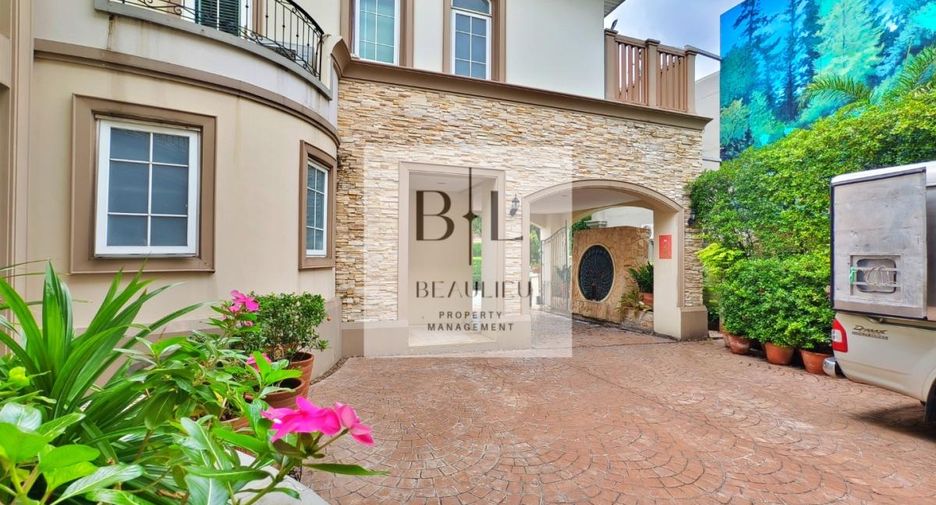 For sale 4 bedrooms house in Bang Kapi, Bangkok