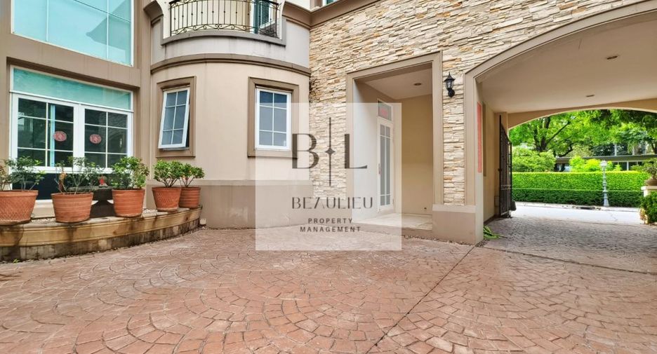 For sale 4 bedrooms house in Bang Kapi, Bangkok