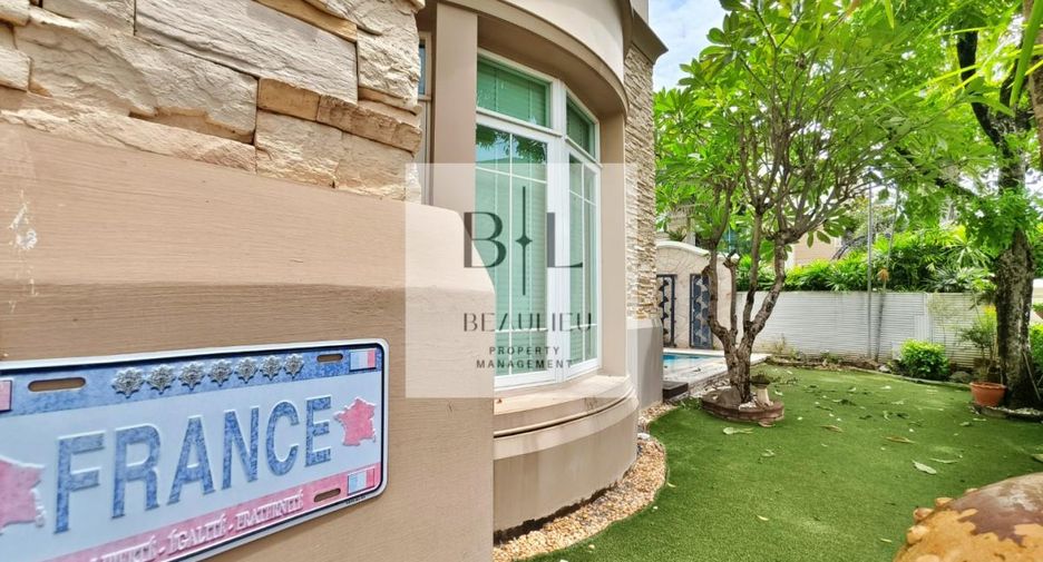 For sale 4 bedrooms house in Bang Kapi, Bangkok