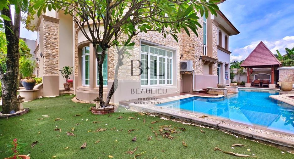 For sale 4 bedrooms house in Bang Kapi, Bangkok