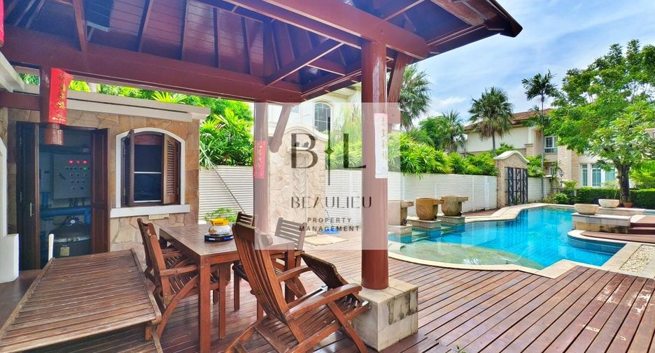 For sale 4 bedrooms house in Bang Kapi, Bangkok