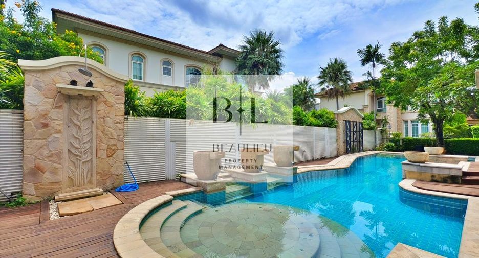 For sale 4 bedrooms house in Bang Kapi, Bangkok