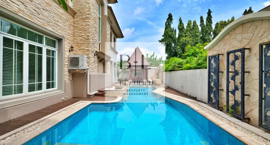 For sale 4 bedrooms house in Bang Kapi, Bangkok