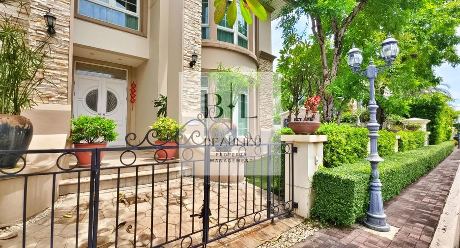 For sale 4 bedrooms house in Bang Kapi, Bangkok