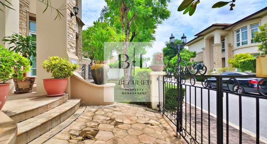 For sale 4 bedrooms house in Bang Kapi, Bangkok