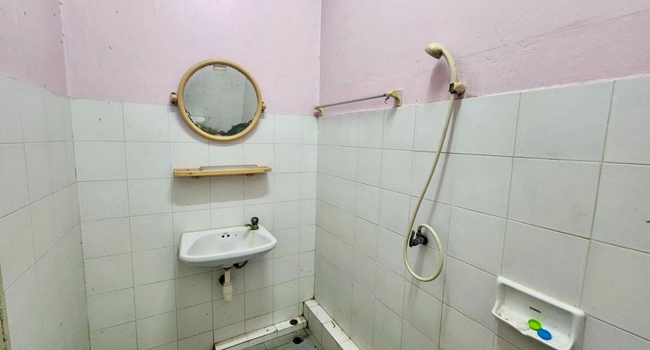 For sale 2 bedrooms townhouse in Mueang Chachoengsao, Chachoengsao