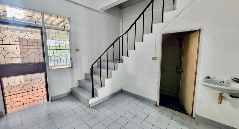 For sale 2 bedrooms townhouse in Mueang Chachoengsao, Chachoengsao