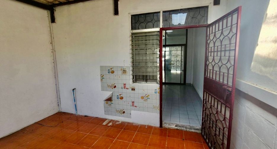 For sale 2 bedrooms townhouse in Mueang Chachoengsao, Chachoengsao