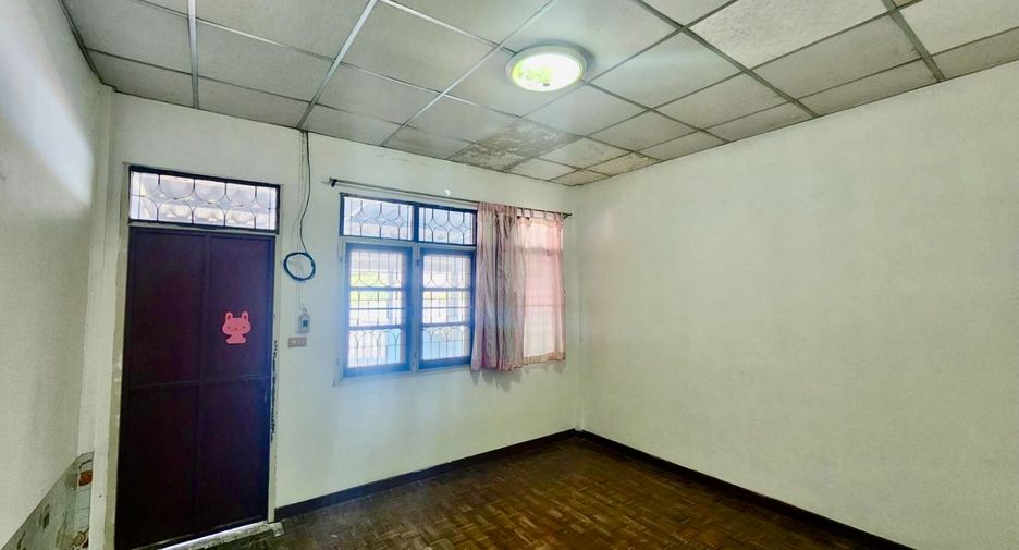 For sale 2 bedrooms townhouse in Mueang Chachoengsao, Chachoengsao