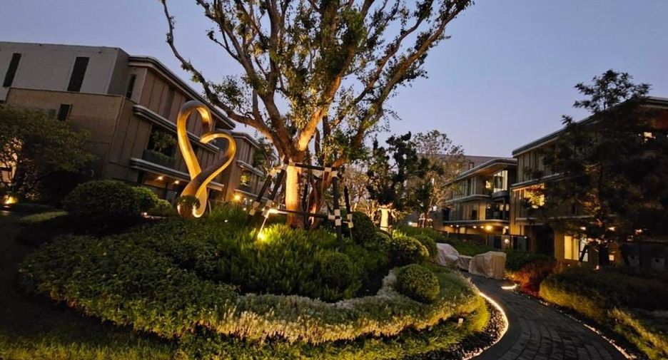 For rent 4 bedrooms townhouse in Wang Thonglang, Bangkok