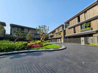 出租 4 卧室 联排别墅 在 Wang Thong Lang, 曼谷