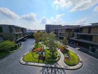 出租 4 卧室 联排别墅 在 Wang Thong Lang, 曼谷