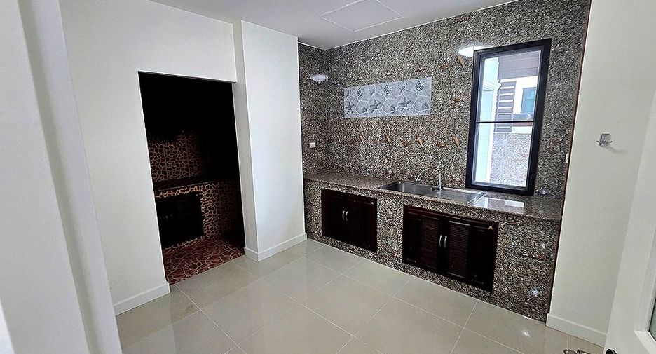 For sale 5 bedrooms house in Mueang Chiang Mai, Chiang Mai