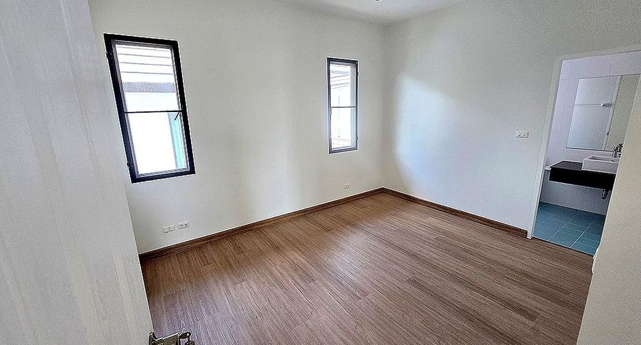 For sale 5 bedrooms house in Mueang Chiang Mai, Chiang Mai