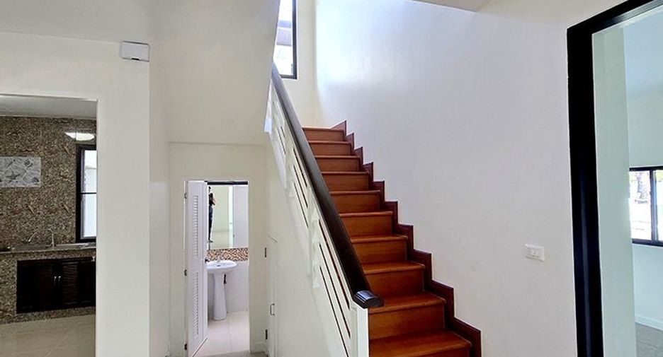 For sale 5 bedrooms house in Mueang Chiang Mai, Chiang Mai