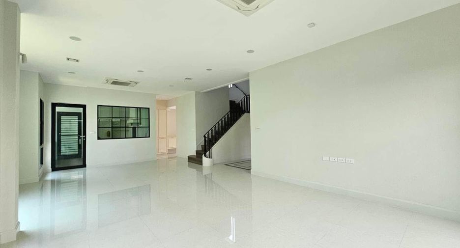À louer 4 chambres maison à Taling Chan, Bangkok