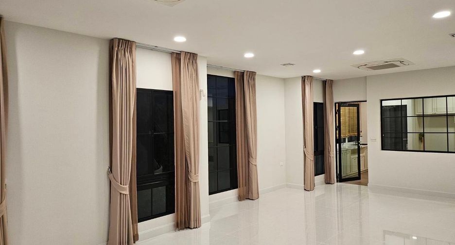 À louer 4 chambres maison à Taling Chan, Bangkok