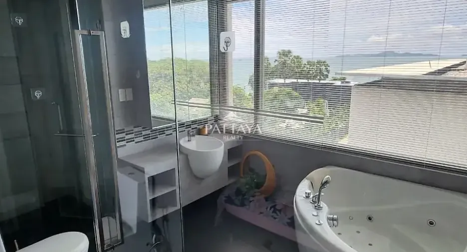 For rent 2 bedrooms condo in Bang Lamung, Chonburi