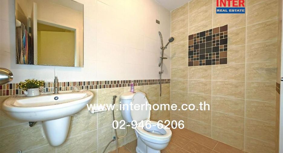 À vendre 3 chambres maison de ville à Mueang Nakhon Pathom, Nakhon Pathom