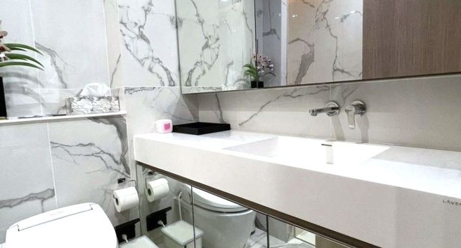 For sale 2 ベッドルーム condo in Khlong Toei, Bangkok