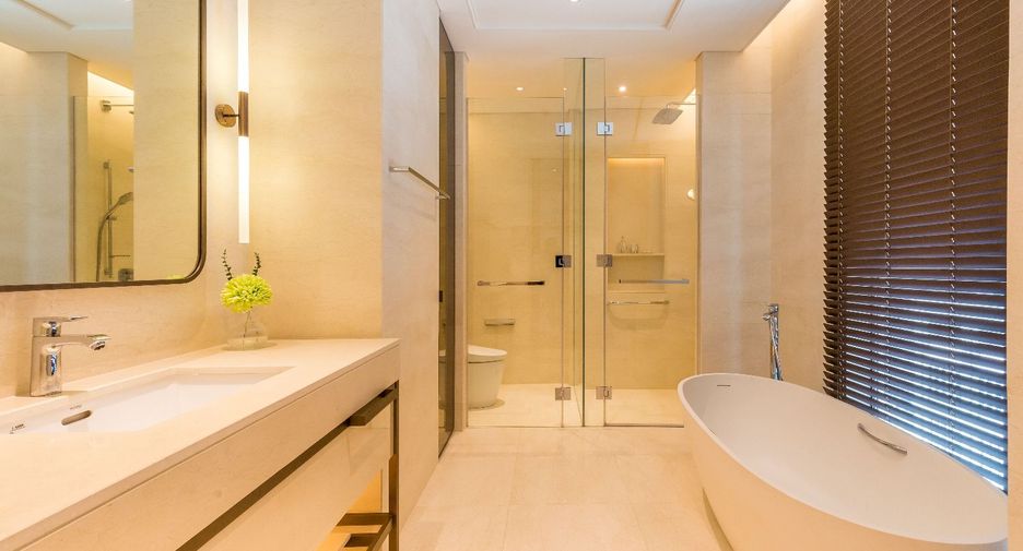 For sale 2 bedrooms condo in Pathum Wan, Bangkok
