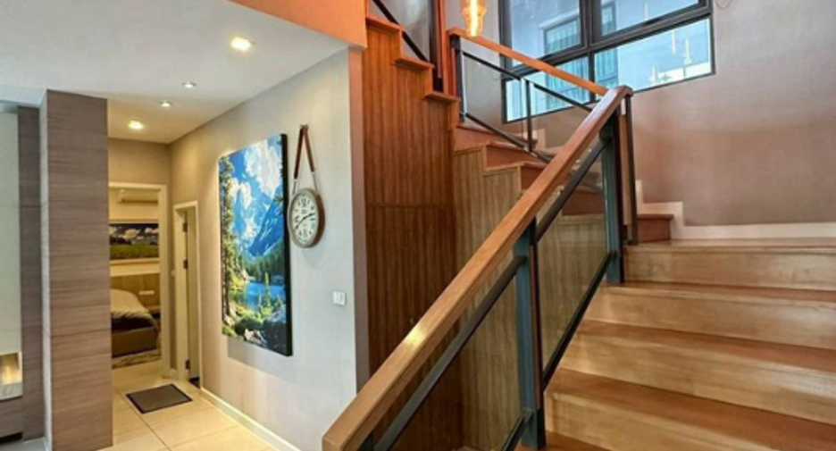 For sale 6 bedrooms house in Suan Luang, Bangkok