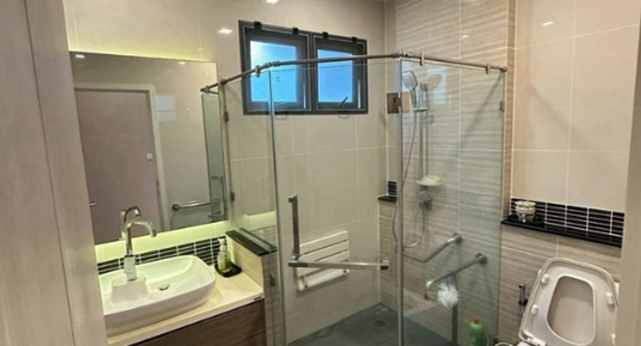 For sale 6 bedrooms house in Suan Luang, Bangkok