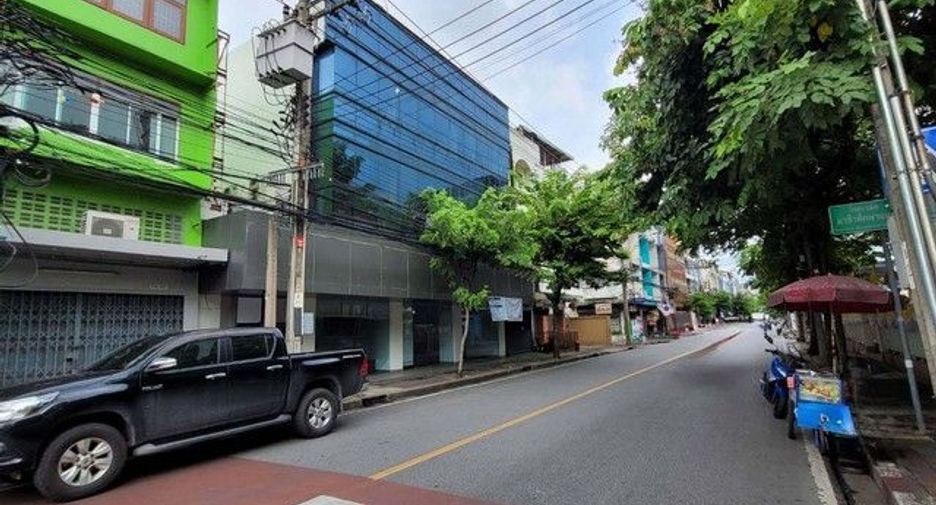 Büro zum Kauf mit 1 Zimmer in Bangkok Yai, Bangkok