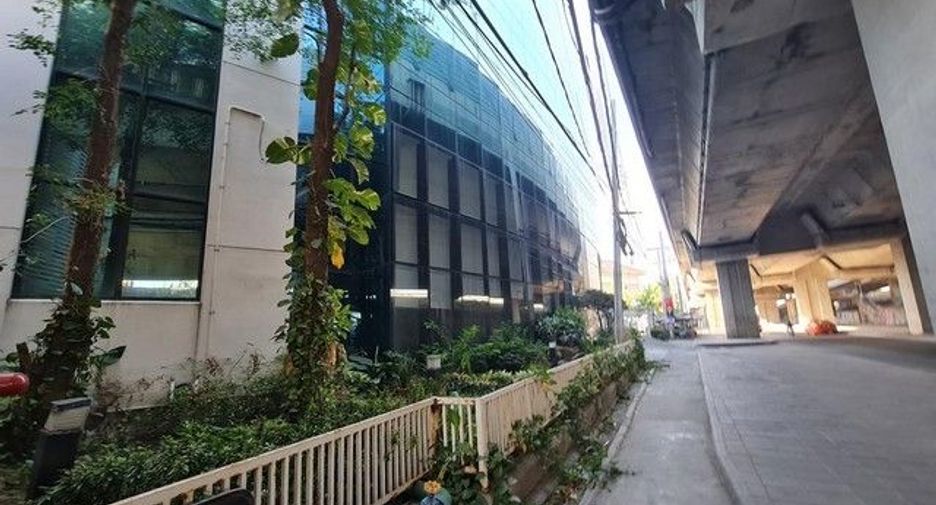 For sale 1 bed office in Bang Phlat, Bangkok