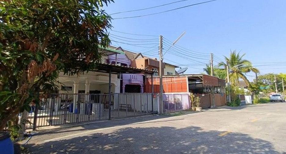 À vendre 2 chambres maison de ville à Chae Hom, Lampang