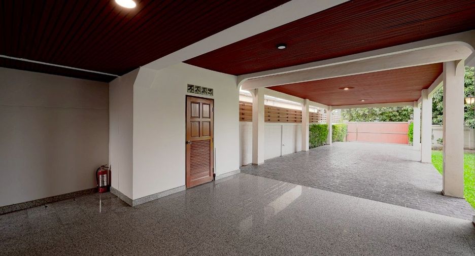 For rent そして for sale 6 ベッドルーム house in Phra Khanong, Bangkok