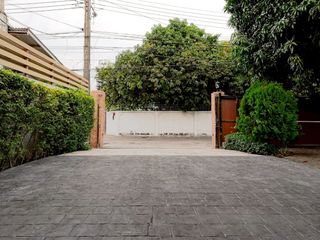 For rent そして for sale 6 ベッドルーム house in Phra Khanong, Bangkok