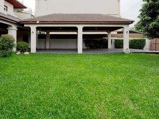For rent そして for sale 6 ベッドルーム house in Phra Khanong, Bangkok