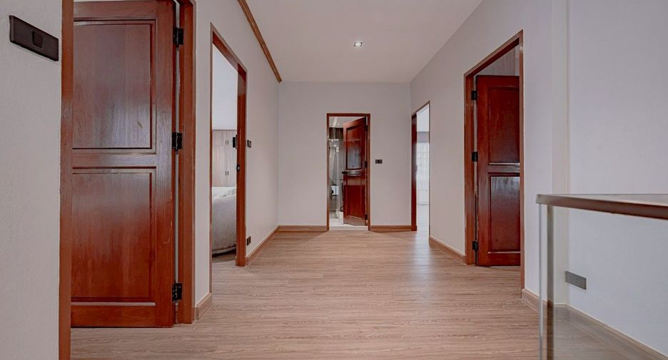 For rent そして for sale 6 ベッドルーム house in Phra Khanong, Bangkok