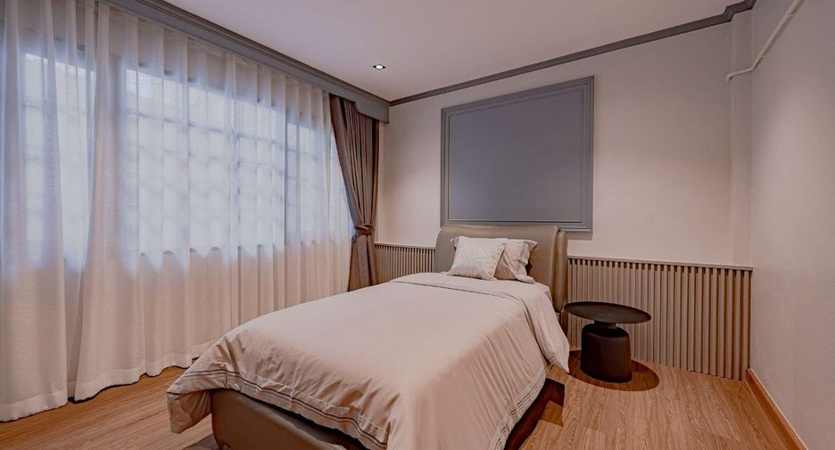 For rent そして for sale 6 ベッドルーム house in Phra Khanong, Bangkok