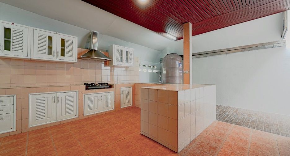 For rent そして for sale 6 ベッドルーム house in Phra Khanong, Bangkok