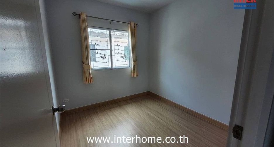 Reihenhaus zum Kauf mit 3 Zimmer in Khlong Sam Wa, Bangkok