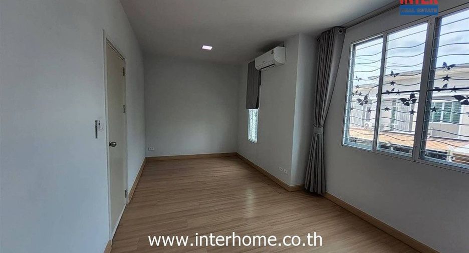 Reihenhaus zum Kauf mit 3 Zimmer in Khlong Sam Wa, Bangkok