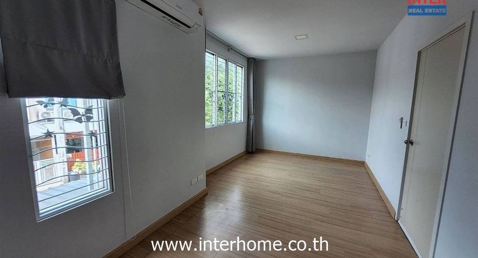 Reihenhaus zum Kauf mit 3 Zimmer in Khlong Sam Wa, Bangkok