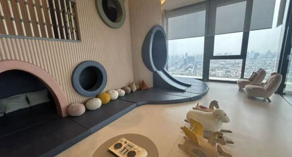 For sale 4 bedrooms condo in Bang Kho Laem, Bangkok