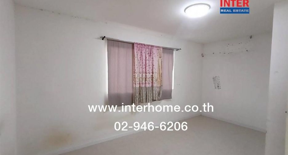 Casa adosada en venta de 3 habitaciones en Sam Phran, Nakhon Pathom