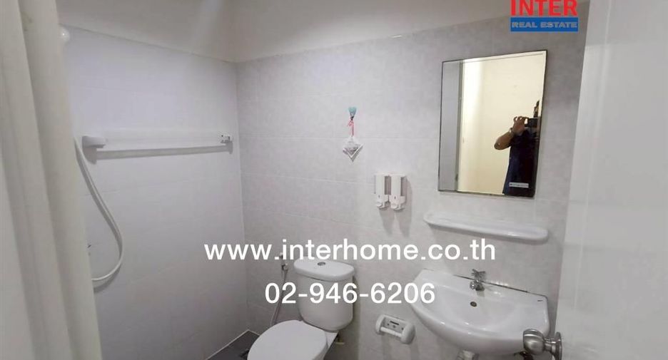 Casa adosada en venta de 3 habitaciones en Sam Phran, Nakhon Pathom