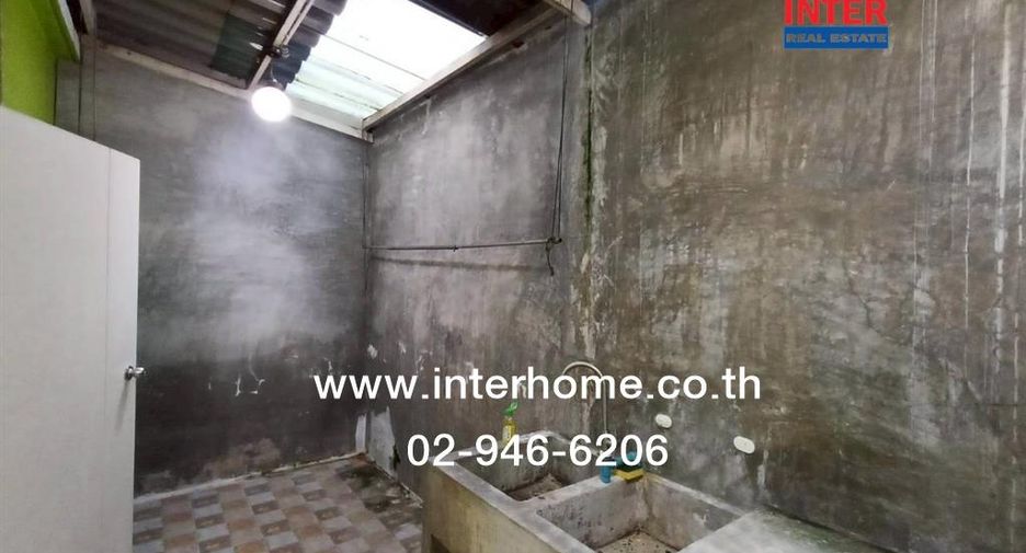 Casa adosada en venta de 3 habitaciones en Sam Phran, Nakhon Pathom