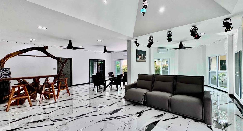 Villa zum Kauf und zur Miete mit 3 Zimmer in Bang Lamung, Chonburi
