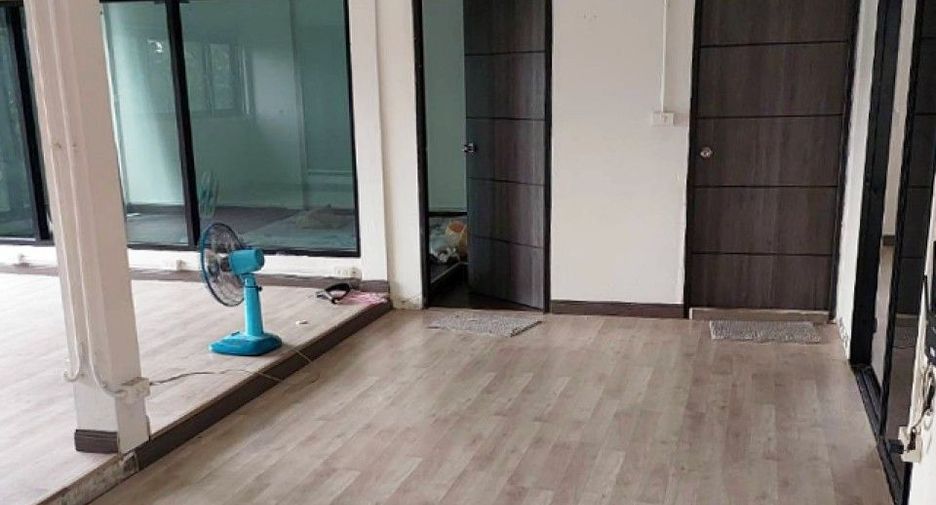 For sale warehouse in Mueang Nonthaburi, Nonthaburi