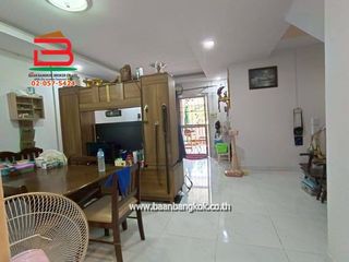 Casa adosada en venta de 3 habitaciones en Khlong Luang, Pathum Thani
