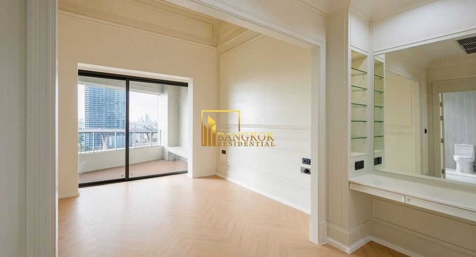 For sale 2 bedrooms condo in Yan Nawa, Bangkok