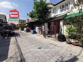 出售 3 卧室 联排别墅 在 Bang Khun Thian, 曼谷