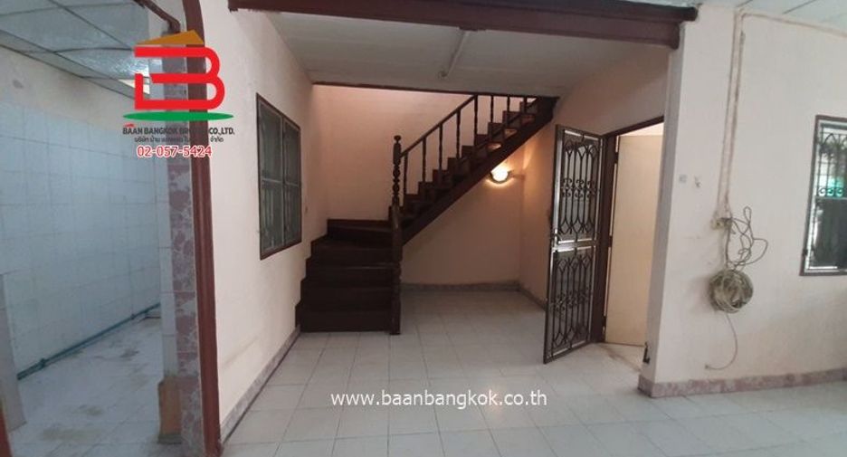 À vendre 3 chambres maison de ville à Bang Khun Thian, Bangkok